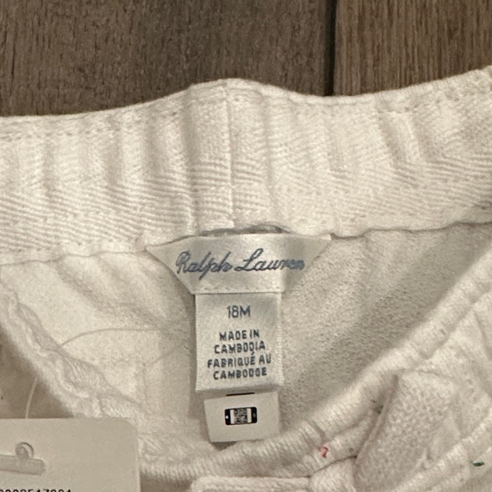 Ralph Lauren White Shorts with Vibrant Accents - Picture 4 of 4
